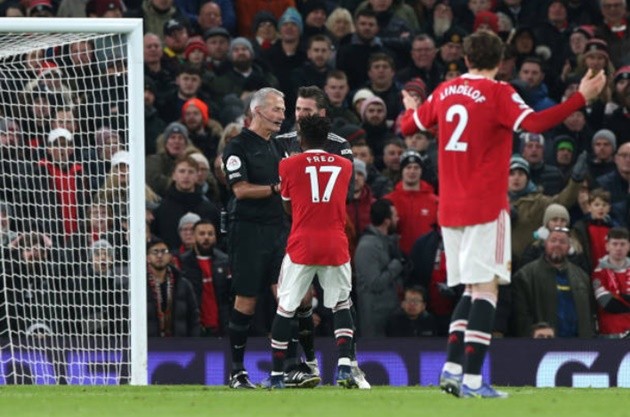 Petr Cech lại thể hiện màn siêu cản phá - Bóng Đá