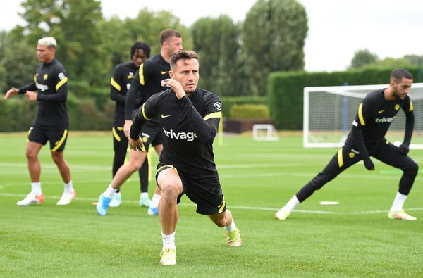 Gabby Agbonlahor believes that Arsenal should not make a move for Southampton's Romeo Lavia this summer. - Bóng Đá