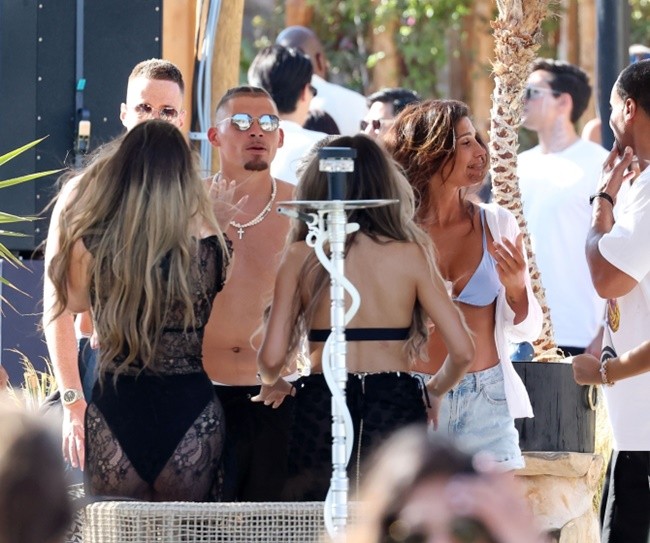 10 bàn + 7 kiến tạo, song sát đang 