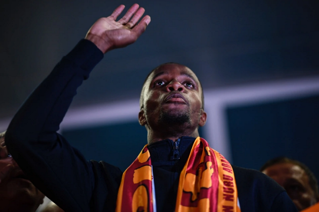 Zaha nhận ngàn yêu thương trong ngày ra mắt đội bóng mới - Bóng Đá