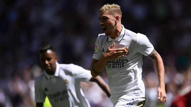 Người đẹp - Bóng Đá