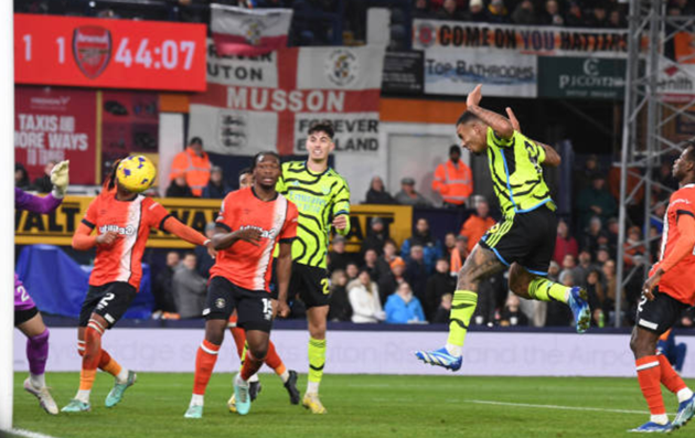 Gabriel Jesus đã tự cứu chính mình - Bóng Đá