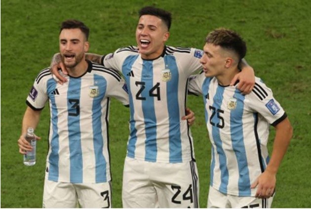 Thibaut Courtois, 31, has undergone surgery on a serious knee ligament injury  - Bóng Đá