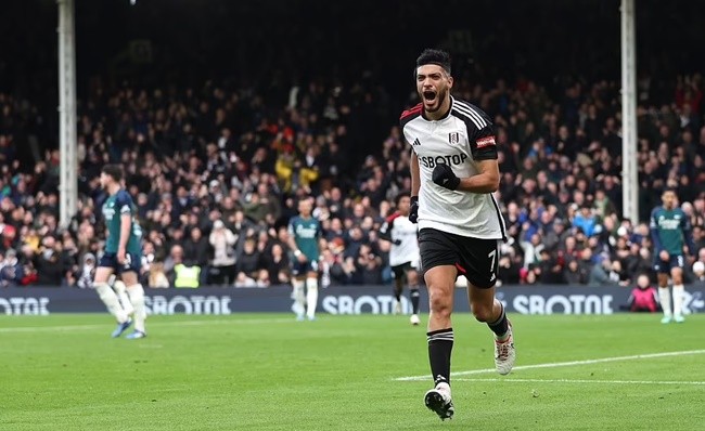 Saka cho Ferdinand sáng mắt ra - Bóng Đá