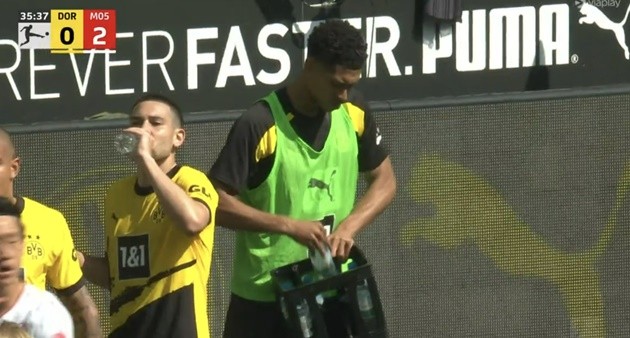 Ramsdale chia sẻ không mặc vừa áo Bolton - Bóng Đá