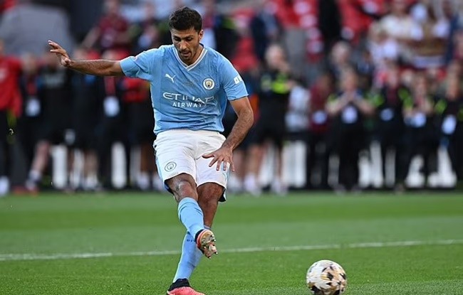 Rodri warns that playing 60 games a season is 'bad for my health' - Bóng Đá