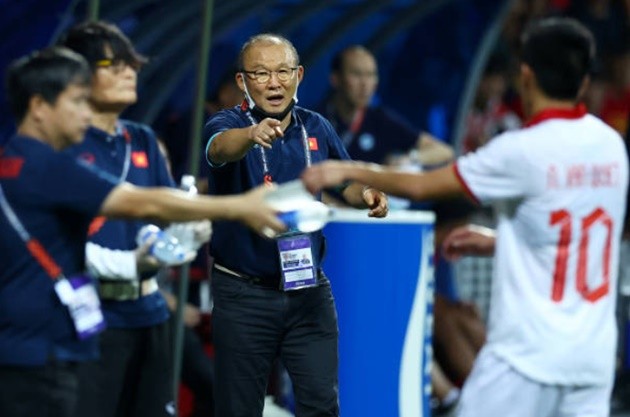 Chelsea AND Brighton fans fume after finding out Carabao Cup has no VAR as both teams suffer refereeing controversy - Bóng Đá