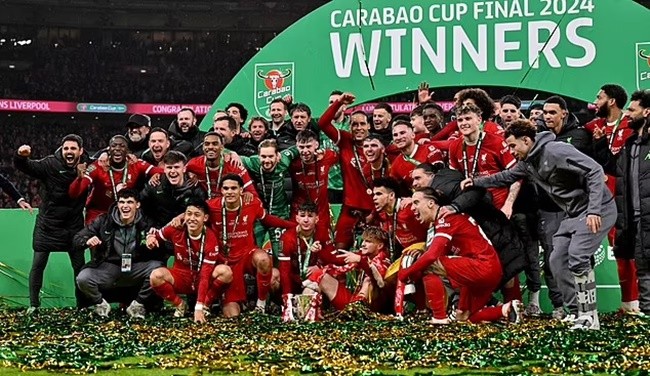 INSIDE LIVERPOOL'S DRESSING ROOM PARTY - Bóng Đá