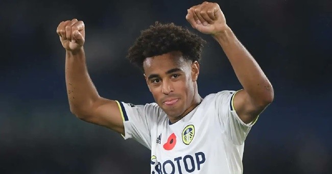 Chelsea have met the £20m release clause for Leeds United midfielder Tyler Adams - Bóng Đá