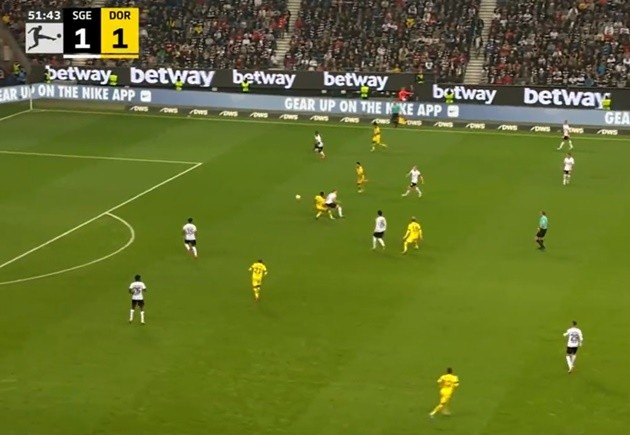 Busquets bị loại khỏi trận đấu với United - Bóng Đá