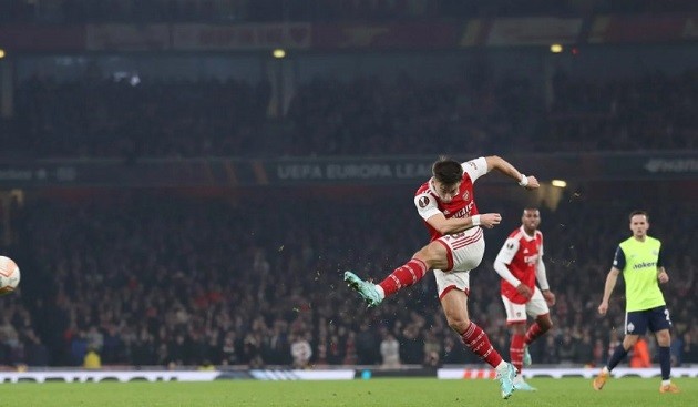 Ramsdale thành kép phụ, Arteta đang đúng với Raya - Bóng Đá