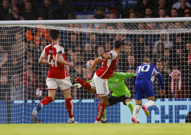 Arsenal gãy đi xương sống - Bóng Đá