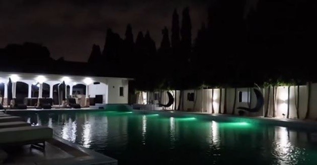 Forgotten ex-Arsenal star leaves Griezmann covered in blood with wild boot to face in France clash - Bóng Đá