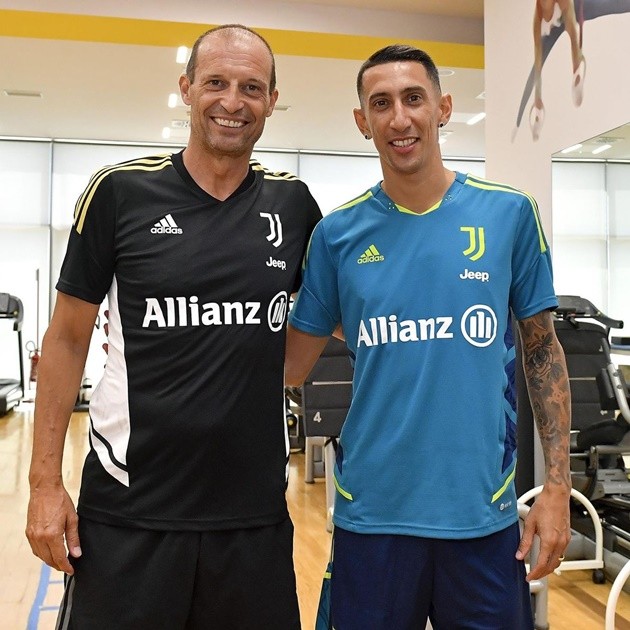 Watch Calvert-Lewin somehow fluff chance from a YARD - Bóng Đá