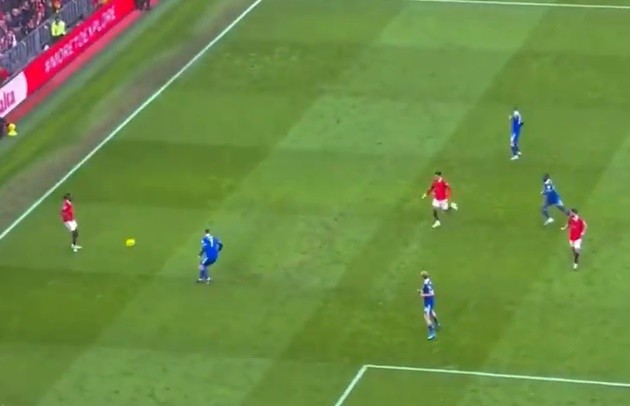 Sancho và Wan-Bissaka 'nhảy múa' làm Leicester rối loạn - Bóng Đá