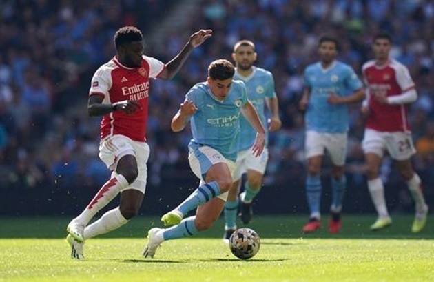 TRỰC TIẾP Arsenal 0-0 Man City (H1): Rodri uy hiếp khung thành Ramsdale - Bóng Đá