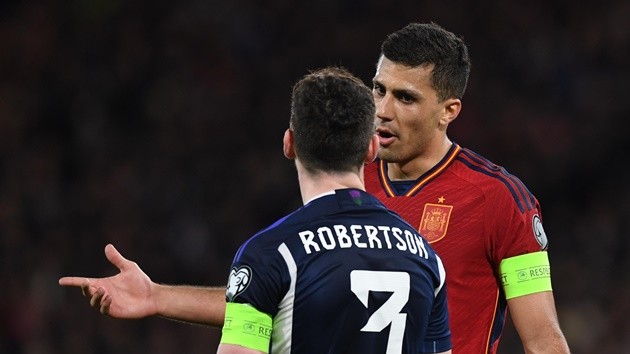 Alan Shearer’s glam daughter Hollie flashes bra in see-through lace top - Bóng Đá