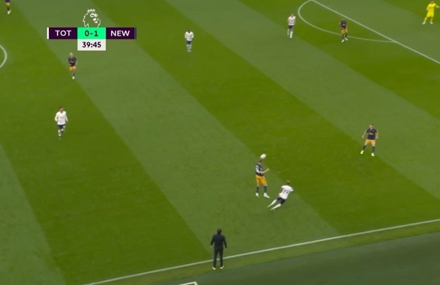 Salah hỏng penalty, Liverpool ôm hận trước người cũ Arsenal - Bóng Đá