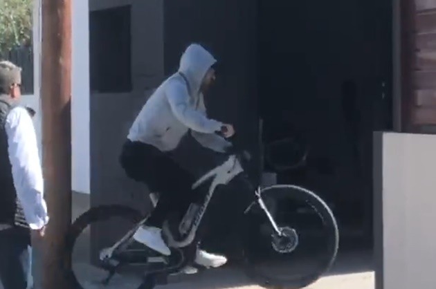 Jack Grealish wears £2k silk Dolce & Gabbana pyjamas - Bóng Đá