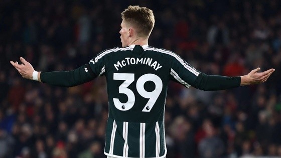 Sheffield United's teammates Vinicius Souza and Jack Robinson fought  - Bóng Đá