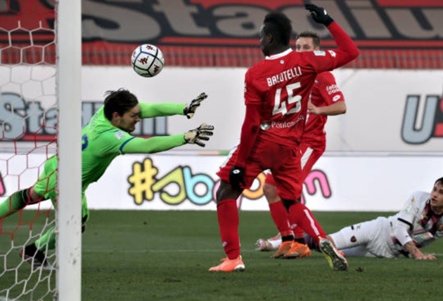 Mario Balotelli scores just FOUR MINUTES into Monza debut against Salernitana breaking 360-day goal drought - Bóng Đá