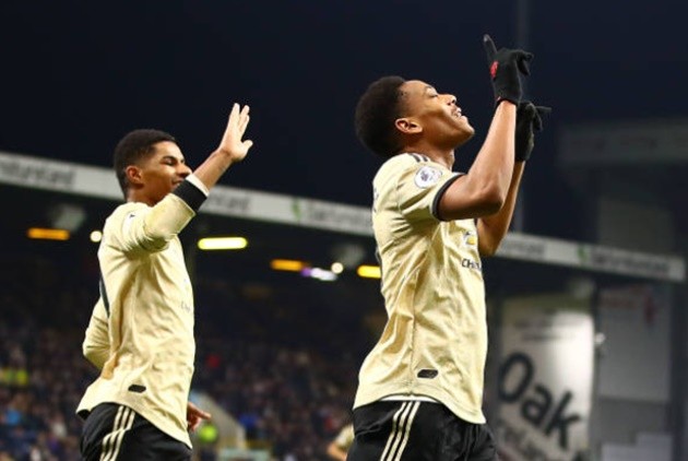 Sir Alex Ferguson not impressed with Solskjaer’s subs – as Man Utd legend is left speechless at Shaw replacing Martial - Bóng Đá