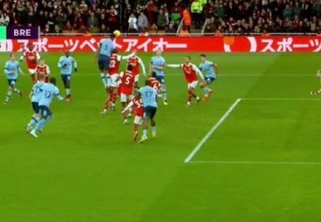 VAR lại gây tranh cãi khiến Arsenal mất điểm - Bóng Đá
