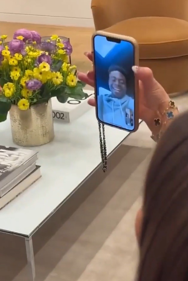 Watch adorable moment Arsenal star Bukayo Saka FaceTimes Kim Kardashian - Bóng Đá