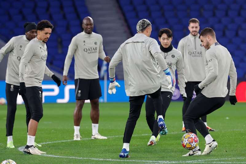 Mbappe gây chú ý khi tới Tây Ban Nha - Bóng Đá