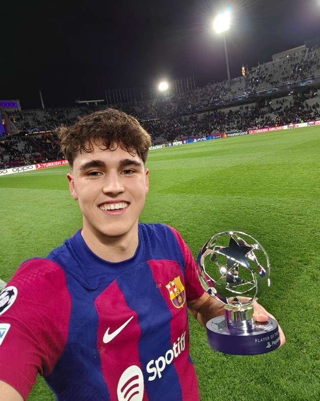 Sao trẻ 17 tuổi Barca 