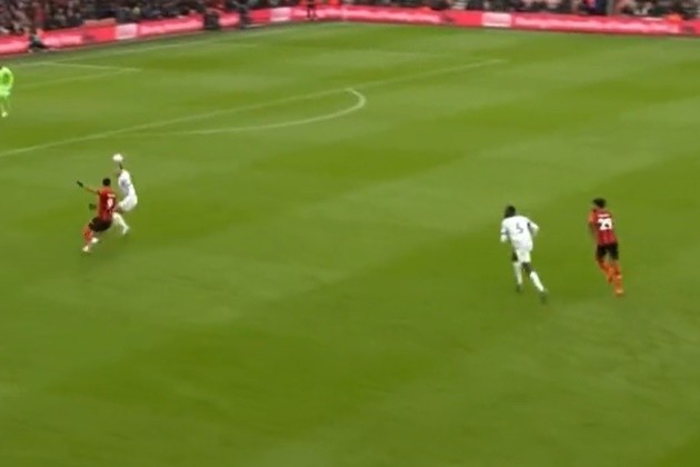 Sự tệ hại của Van Dijk bị phơi bày khó chối cãi - Bóng Đá