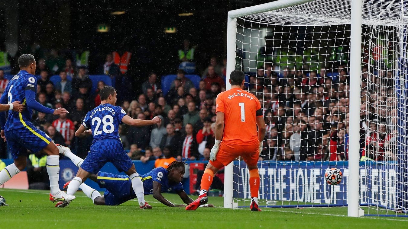 'Chalobah đã lẻn vào vòng cấm. Quả phạt góc tốt của Chelsea' - Bóng Đá