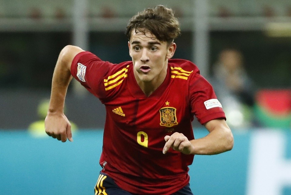 La Roja trình làng cầu thủ trẻ tuổi nhất lịch sử, làm lu mờ dàn sao Ý - Bóng Đá