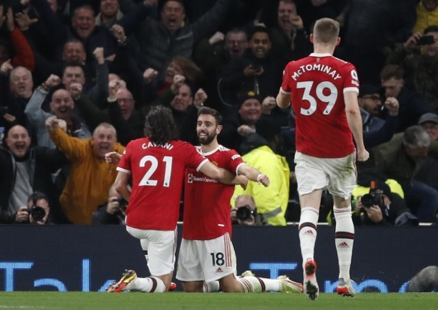 McTominay chọc khe hoàn hảo, Ronaldo nã đại bác tung lưới Tottenham - Bóng Đá