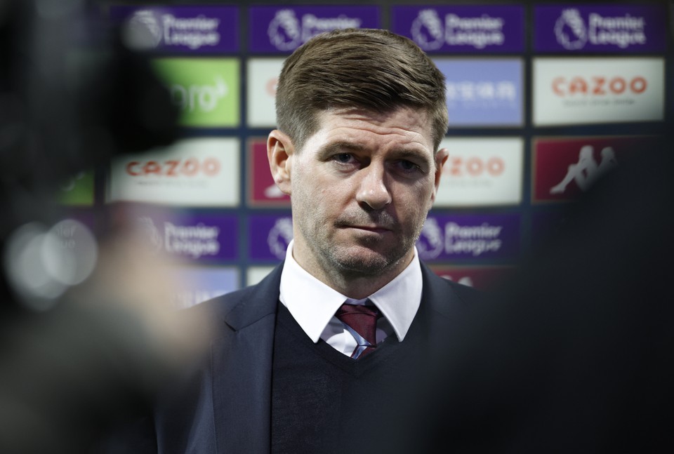 Steven Gerrard ăn mừng cảm xúc ngày ra mắt Premier League - Bóng Đá