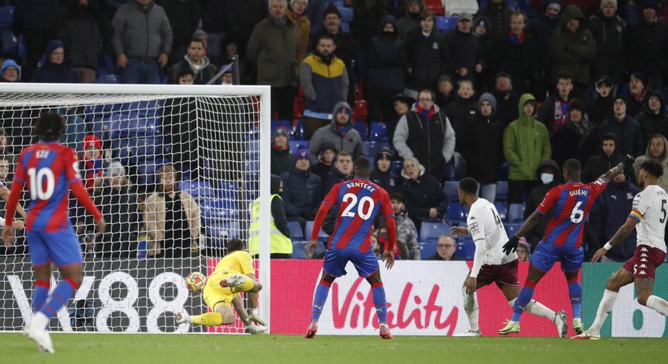 Gerrard mát tay, Aston Villa thắng liền trận thứ 2 ở Premier League - Bóng Đá