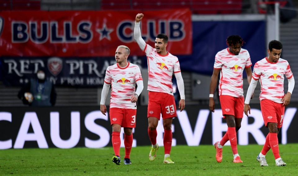 Bị loại khỏi Champions League, Barcelona là ƯCV vô địch Europa League - Bóng Đá