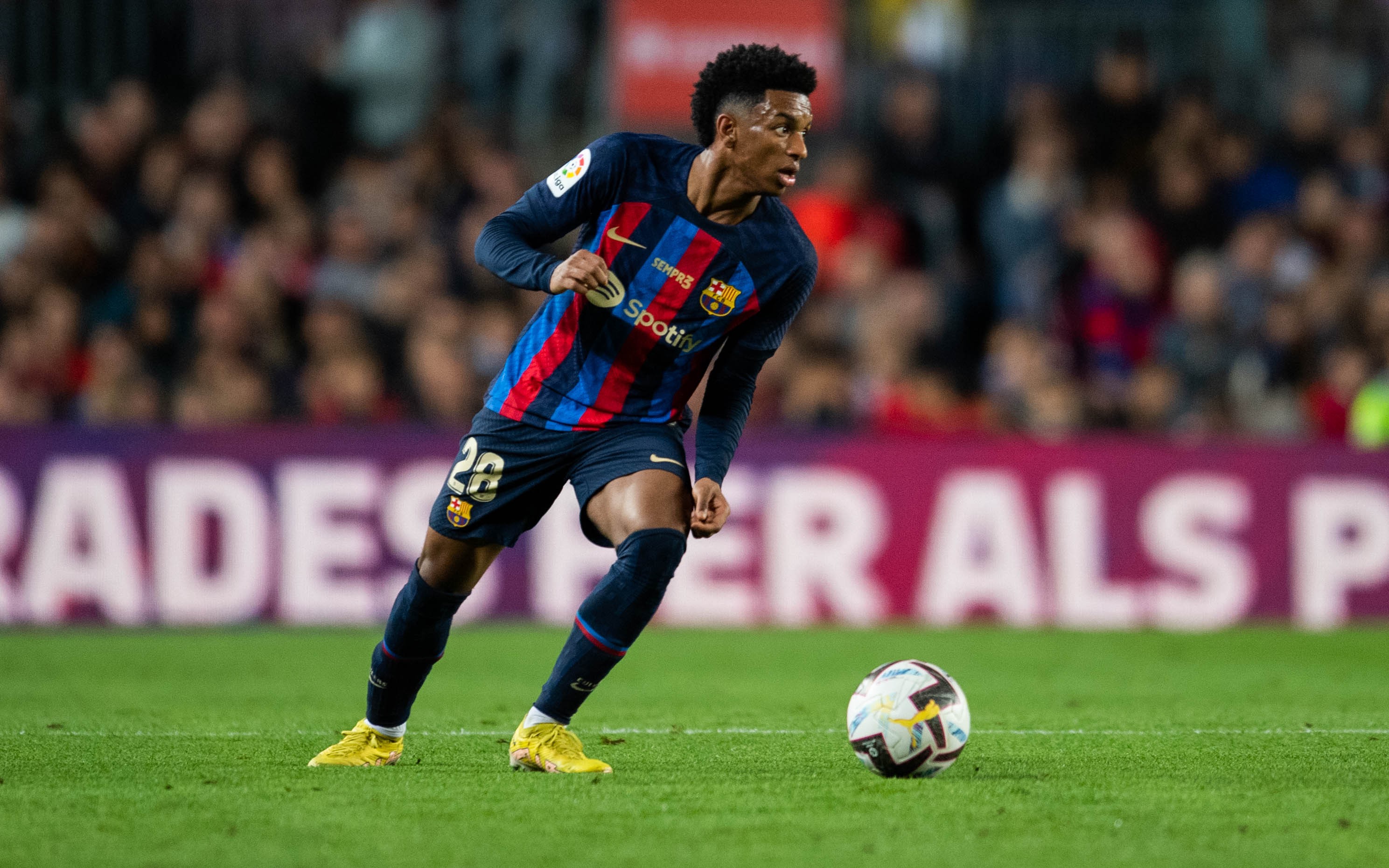 Barcelona starlet Alejandro Balde names Manchester United as the only other club he would join - Bóng Đá