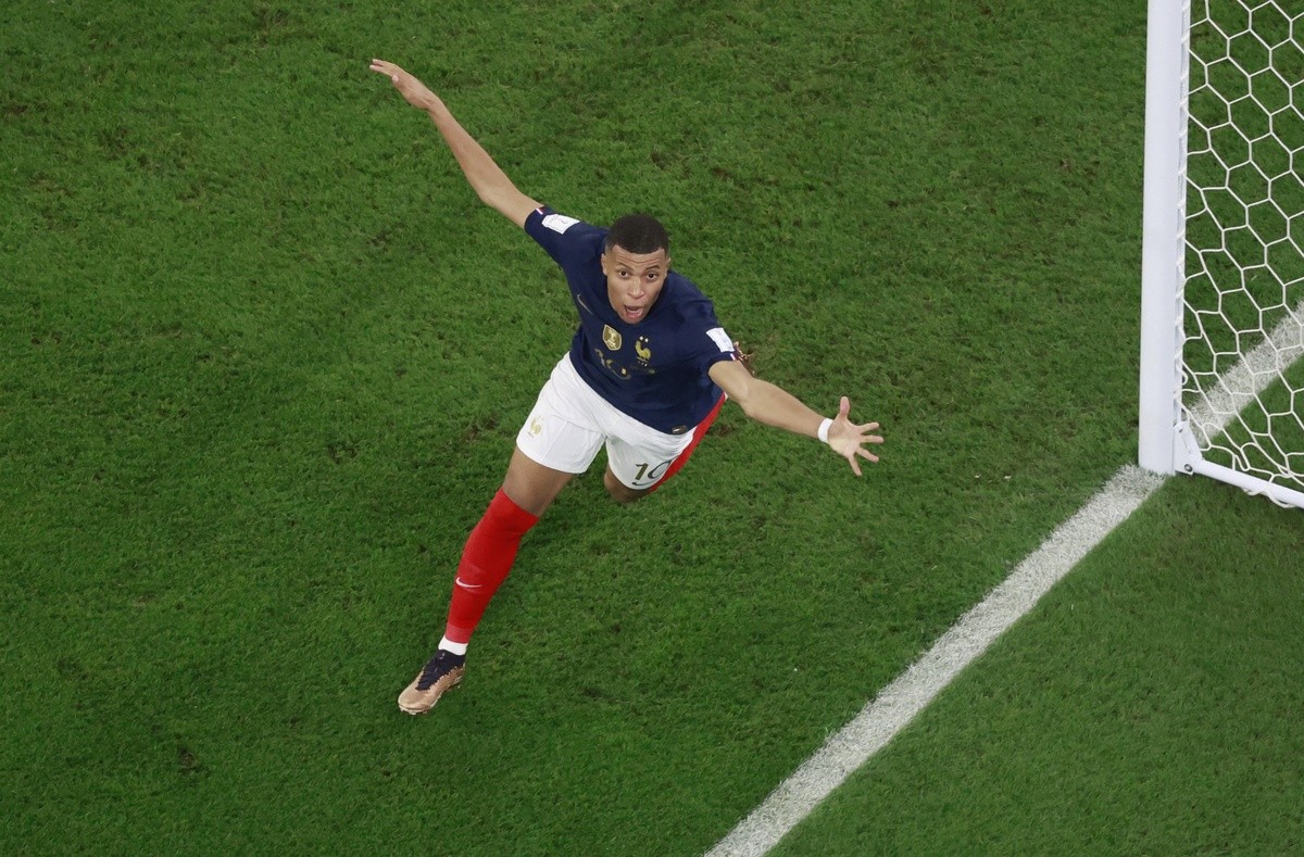 Mbappe san bằng kỷ lục của Pele - Bóng Đá