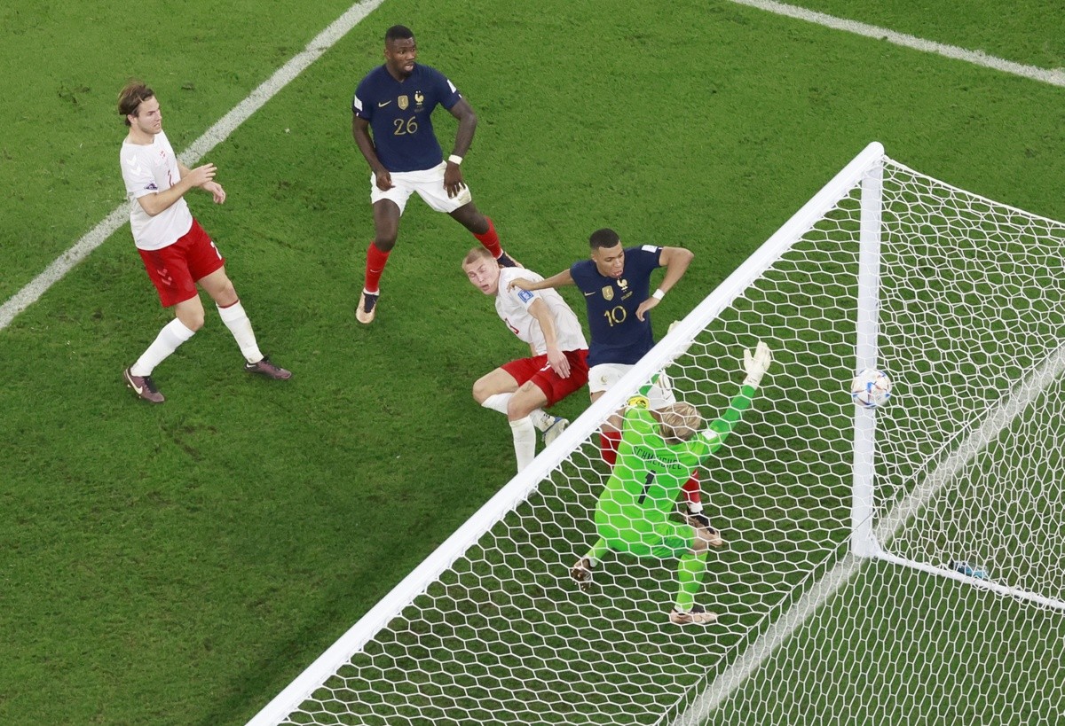 Mbappe san bằng kỷ lục của Pele - Bóng Đá
