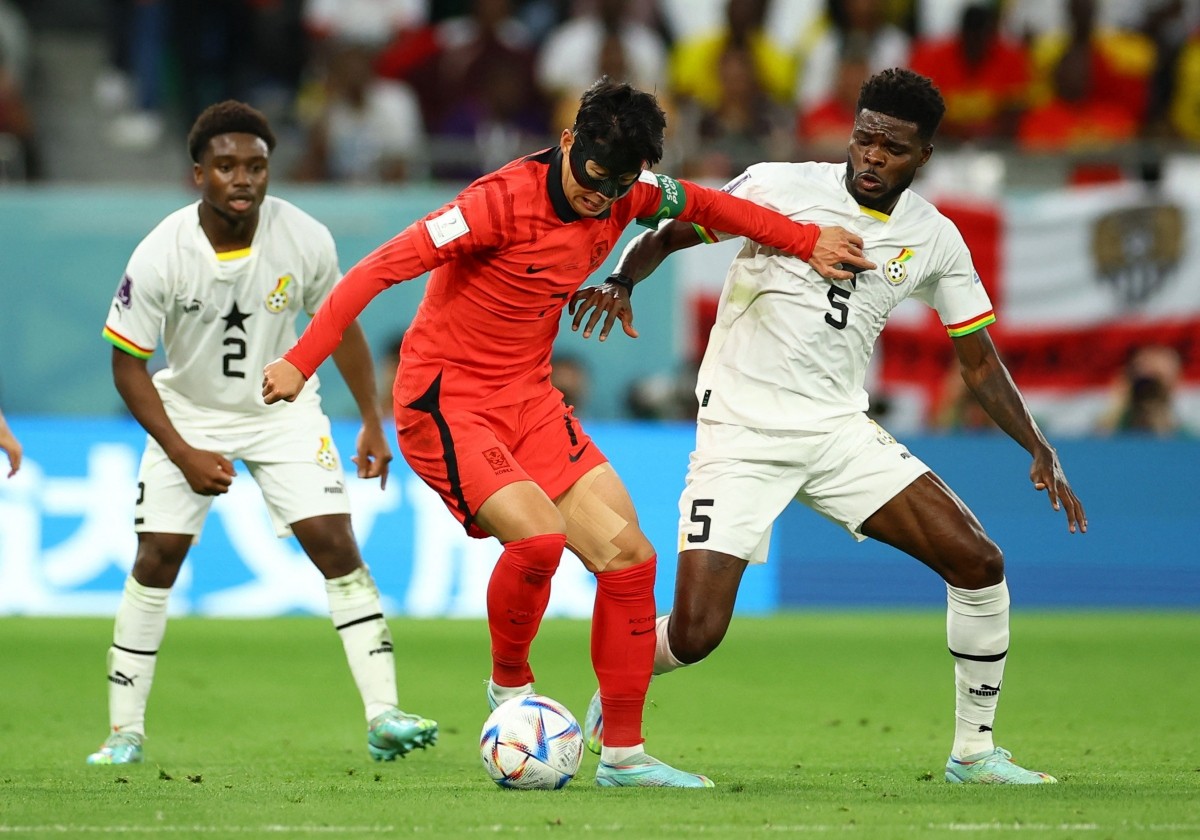 Son Heung-min bật khóc, HLV Ghana hành động bất chấp - Bóng Đá