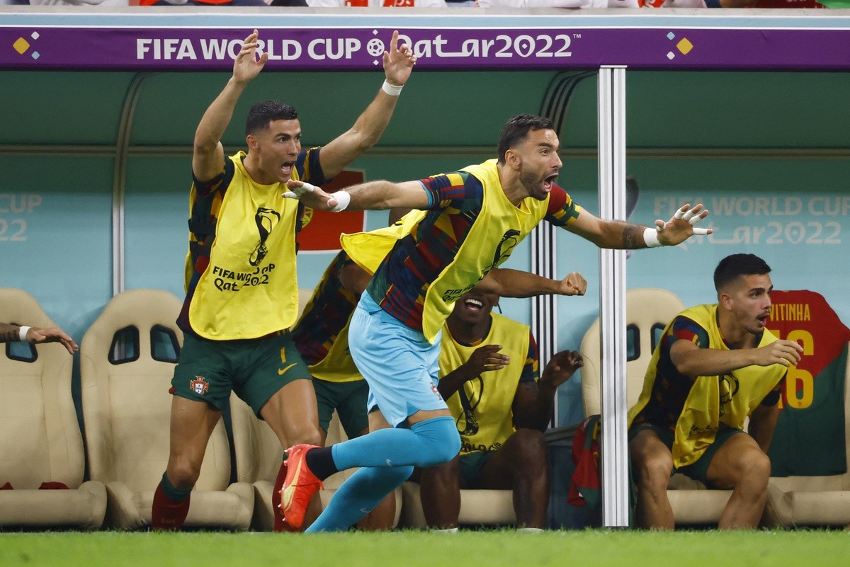 Ronaldo được ưu ái khi ngồi dự bị - Bóng Đá