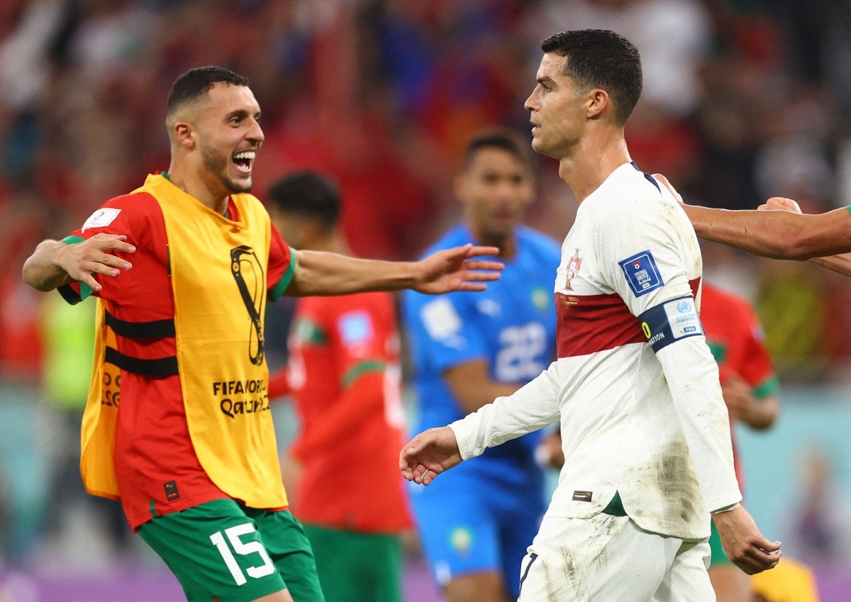 Có một cuộc tranh luận đã khép lại khi Messi nâng cúp vàng World Cup - Bóng Đá