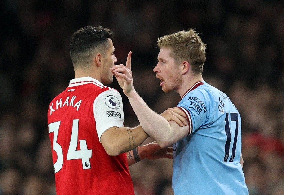 De Bruyne nổi cáu, chỉ mặt HLV Arteta - Bóng Đá