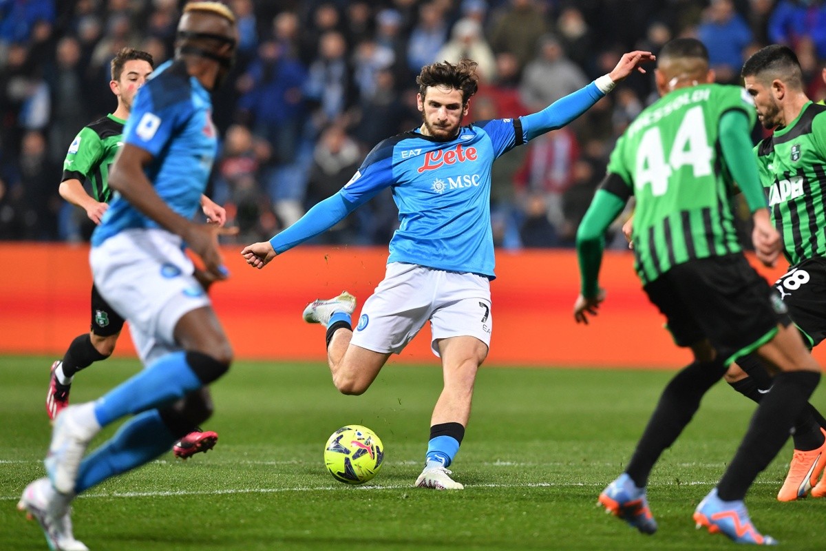 Osimhen thăng hoa, Napoli tạo khoảng cách 18 điểm với đội đứng thứ 2 - Bóng Đá