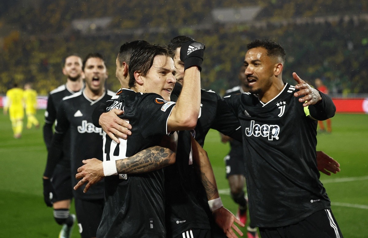 Tuyển Brazil loại hàng loạt ngôi sao - Bóng Đá