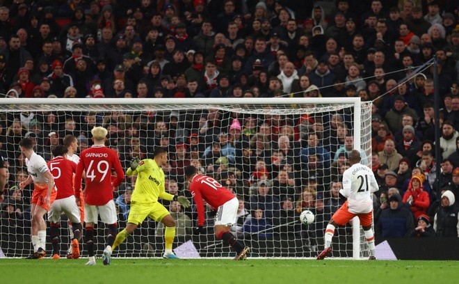 Chấm điểm Man Utd: 'Mưa điểm' 8; Công bằng cho Weghorst - Bóng Đá