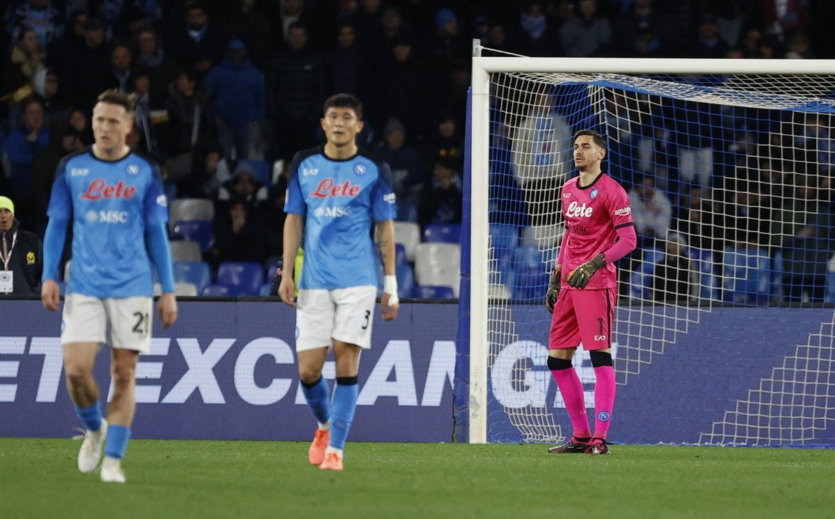 Siêu phẩm khiến Napoli sẩy chân tại Serie A - Bóng Đá