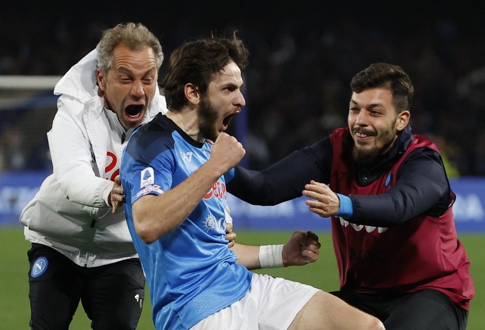Napoli tạo khoảng cách 18 điểm với Inter Milan - Bóng Đá
