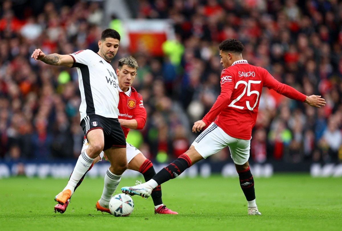 Tính huống 'câu' 3 thẻ đỏ cứu rỗi Jadon Sancho khỏi bi kịch - Bóng Đá